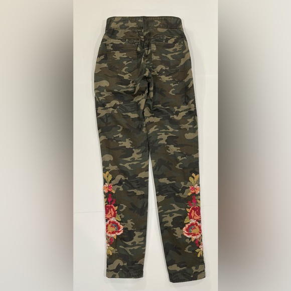 Coco + Carmen OMG Camo Jeans - Size S - Skinny and Stretchy - Picture 10 of 11